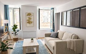 Charmant cocon iodé cosy équipé, baigné de lumière, situé au cœur de La Rochelle à 1min à pied du marché central avec TV et Wifi